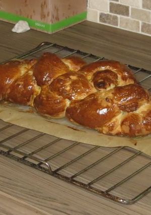 A picture of Swiss plait bread.