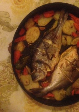 صورة لوصفة سمك مشوي بالفرن مع الخضار