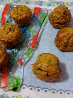 Una foto de Muffins de zanahoria, morrón, puerro