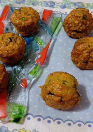 Una foto de Muffins de zanahoria, morrón, puerro