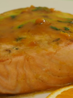 Foto de Salmão grelhado com molho de laranja