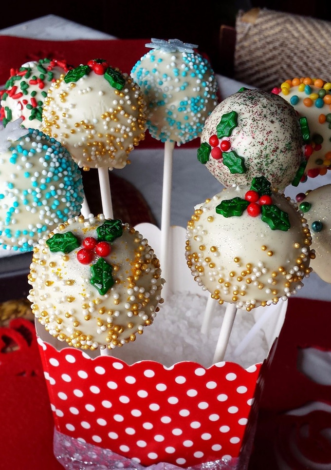 Una foto de Cake pops navideños