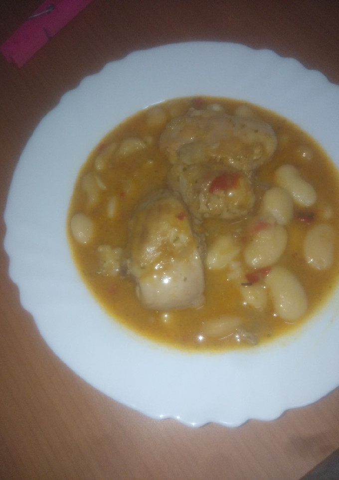 Una foto de Guiso de fabes con conejo al horno