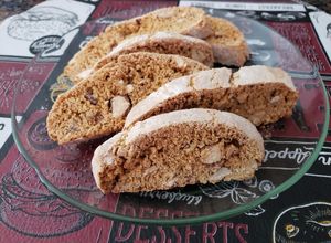 Una foto de Biscotti de Almendras -- Galletas Italianas -- The Frugal Chef