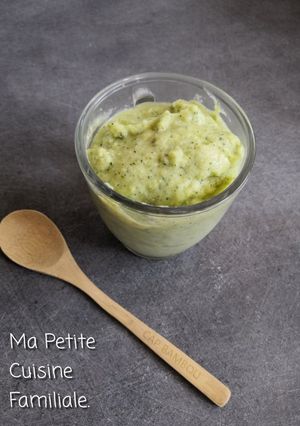 Une photo de Gaspacho courgettes / basilic/ ricotta