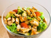 Gambar salad tomat cherry