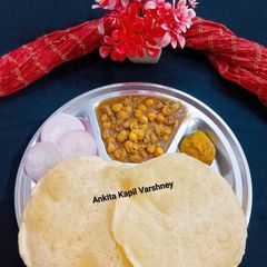 A picture of Chole Bhature.