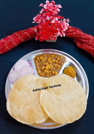 A picture of Chole Bhature.