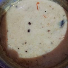 A picture of Besan kadhi.