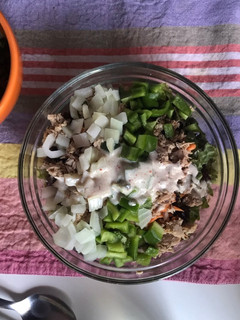 Una foto de Ensalada mixta con ATÚN 🥬🥕🫑🧅