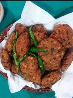 विदर्भ स्पेशल.. नागपूरी डाळीचे वडे (nagpuri dal vada recipe in marathi) रेसिपी चे मुख्य फोटो