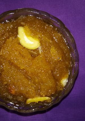 A picture of Besan ka halwa.