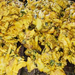 A picture of Kandha bhajiya.