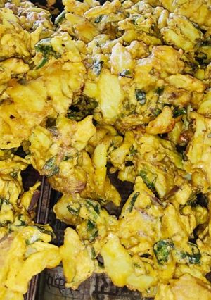 A picture of Kandha bhajiya.