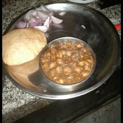 A picture of Chola Bhatura.