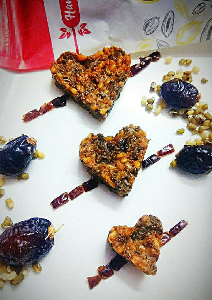 A picture of Dry Dates Sprouts Halwa.