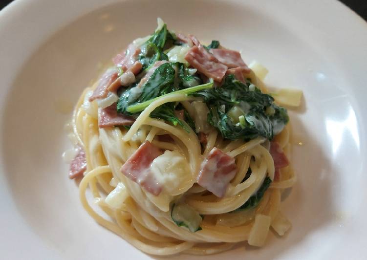 Spaghetti carbonara with spinach🍝