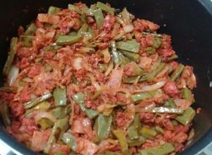 Una foto de Nopales con Chorizo