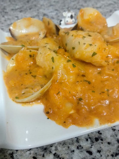 Una foto de Bacalao con salsa de cebolla y manzana caramelizada