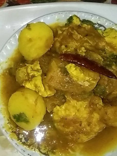 A picture of Potato & Egg Omelette Curry.
