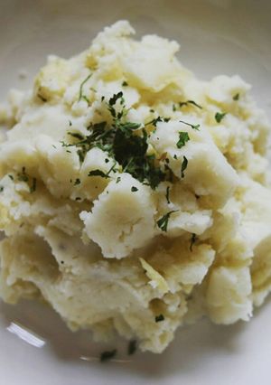 A picture of Garlic Mashed Potatoes.