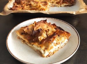 Foto di Focaccia con pane carasau mozzarella limone e timo