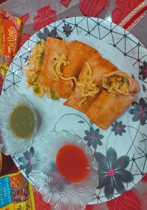 मैगी पफ पेटीज (maggi puff patties recipe in Hindi) रेसिपी मुख्य फोटो