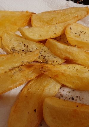 A picture of Potato wedges.