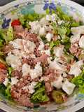 Insalata con pesce e feta