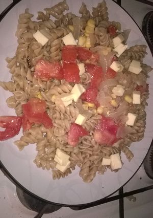 Una foto de Fideos integrales con verduras