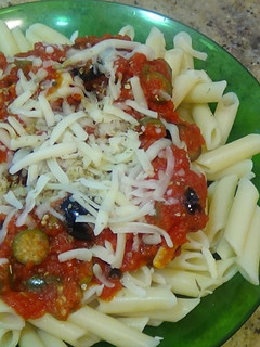 Una foto de Macarrones con salsa putanesca