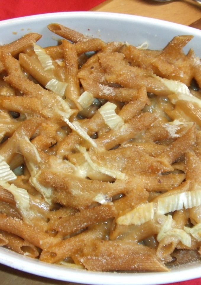 Una foto de Pasta integral gratinada con salsa tomate con nata y queso