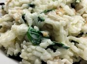 Una foto de risotto de espinacas