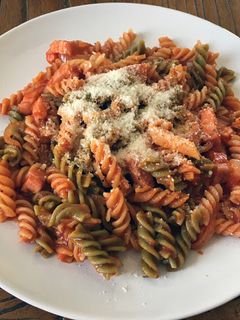 Una foto de Fusilli con bacon
