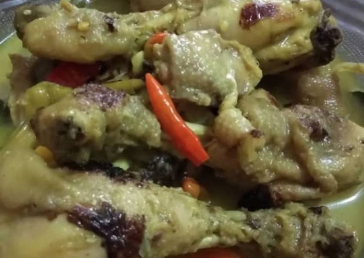 Opor Ayam Pedas