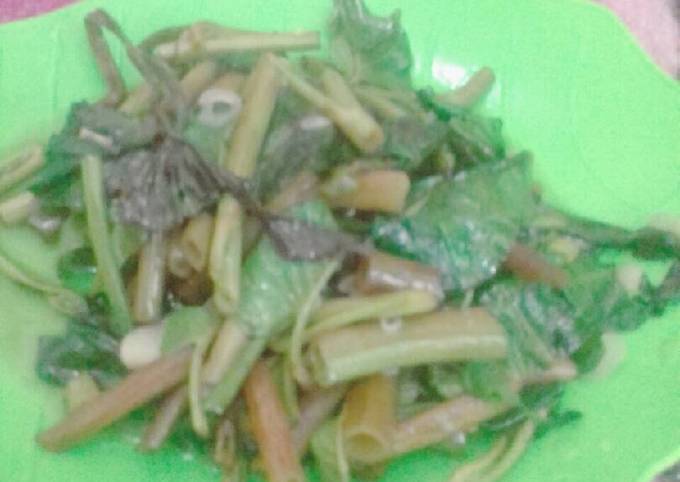 Resep Tumis kangkung ala elva...sedeppp bingittttz 😊😊😊😊 yang Lezat