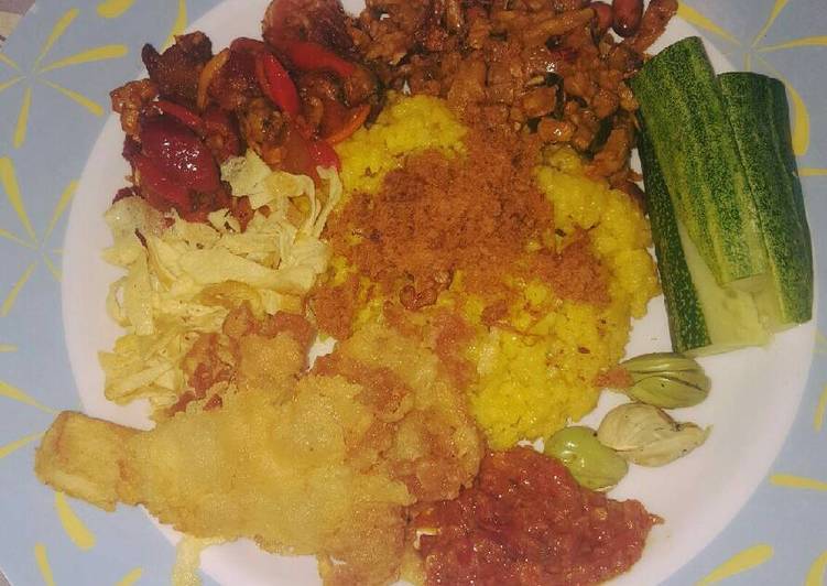 Nasi Kuning Magic com Gurih