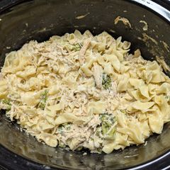 A picture of Olive Garden Chicken Pasta in Crockpot.