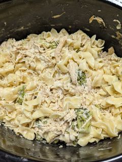 A picture of Olive Garden Chicken Pasta in Crockpot.
