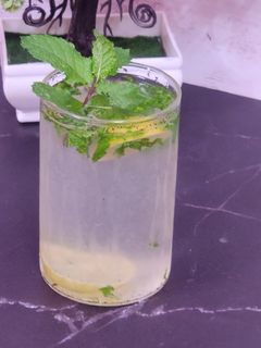 मिंट नींबू शिकंजी (Mint Nimbu Shikanji recipe in Hindi) रेसिपी मुख्य फोटो
