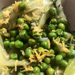 A picture of Braised peas and lettuce - vegan.