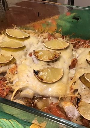 Une photo de Filets de lieu noir gratinés aux tomates noires, oignon doux et citron vert