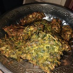 A picture of Besan hari dhaniya ke pakode.