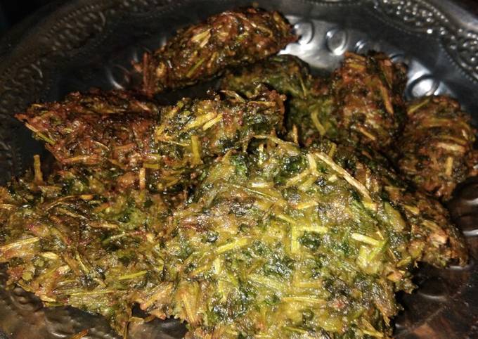 Steps to Make Award-winning Besan hari dhaniya ke pakode