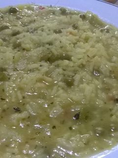 Una foto de Arroz amarillo (risotto) vegetariano, fácil y económico!
