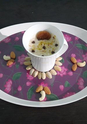 A picture of Mix dryfruit milkshake.