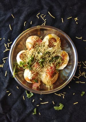 A picture of Chutney puri.
