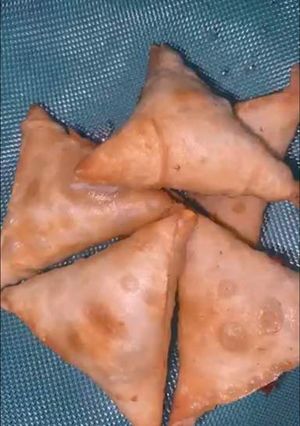 A picture of Cheese Samosa.