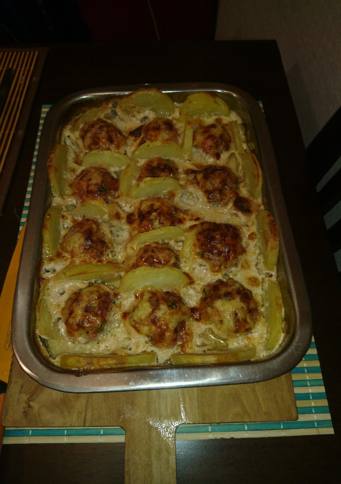 Una foto de Albóndigas a la crema con queso gratinado