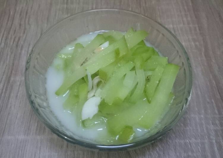 Langkah Menyiapkan Tumis labu siam santan Anti Gagal